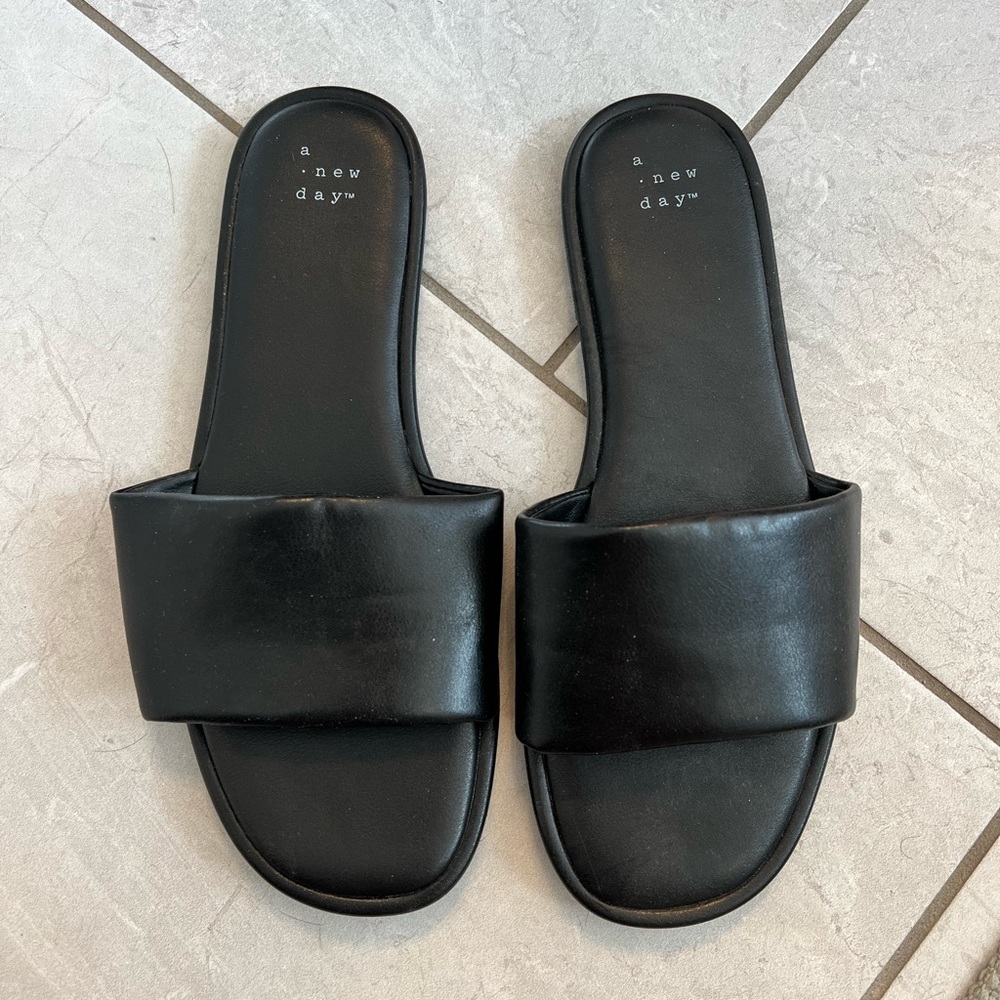 Black Target “a new day” slides. EUC, only worn once!